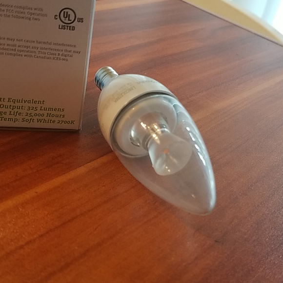 Simply Conserve 5 watt Clear Candelabra LED - Picture 4 of 5